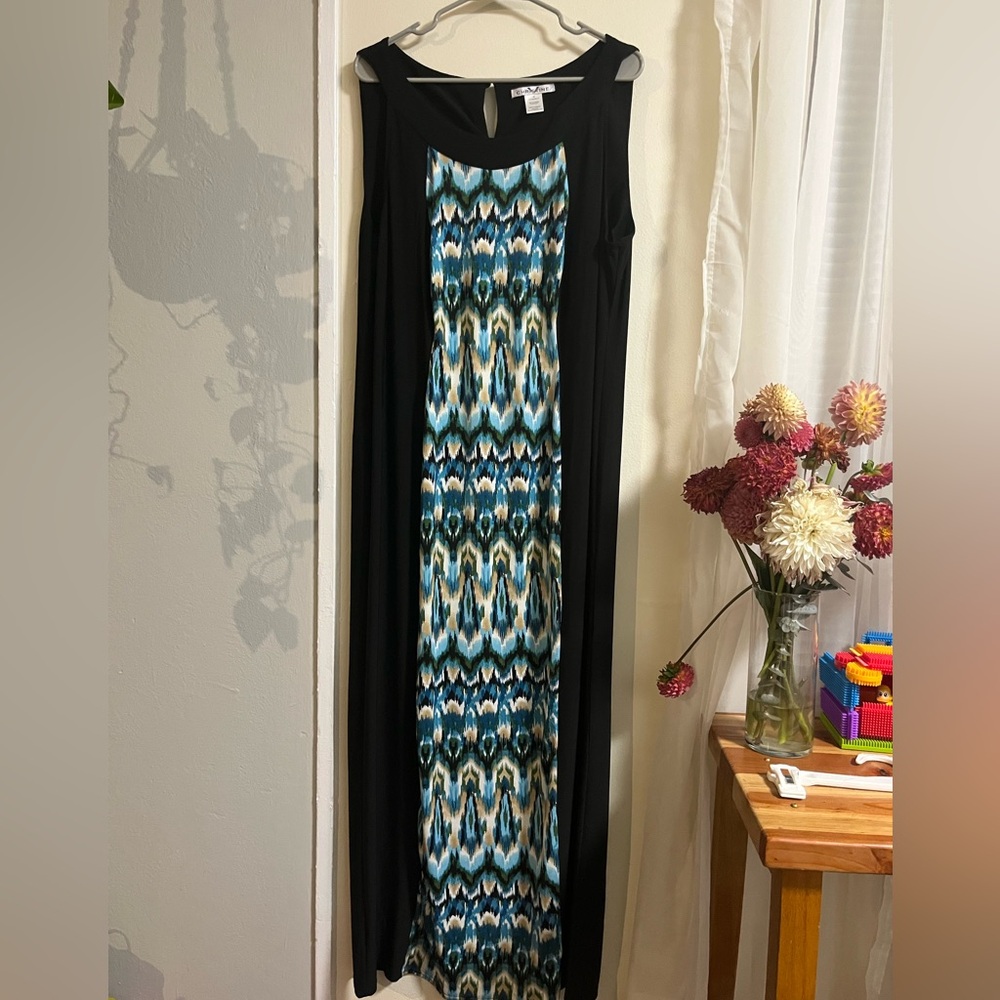 Chic Black and Blue Patterned Maxi Dress